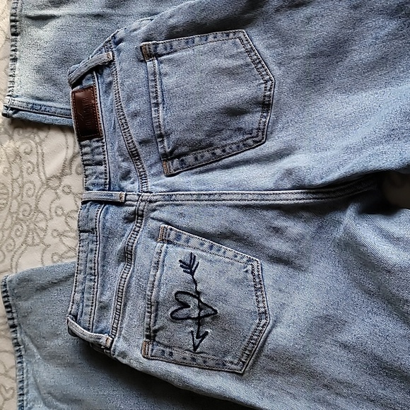 Hollister Ultra High Rise Embroidered Dad Jeans Size 1R/25 Women's Juniors - Picture 12 of 16